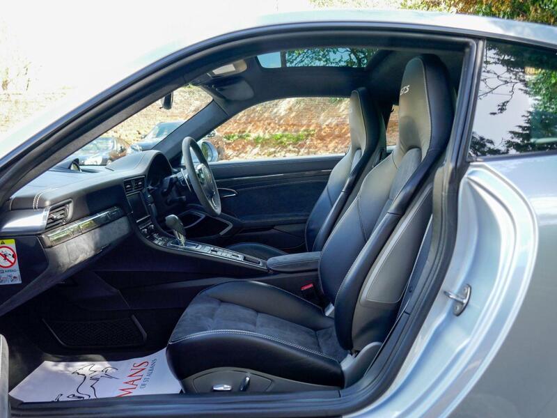 Porsche 911 view 4