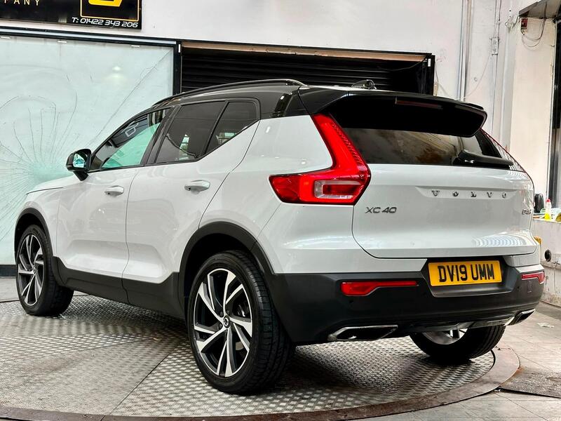 Volvo XC40 view 4