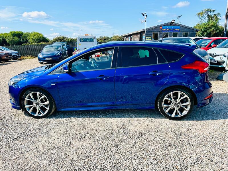 Ford Focus view 6