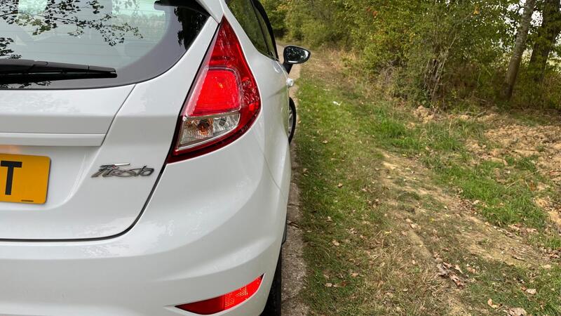 2015 Ford Fiesta — photo 19
