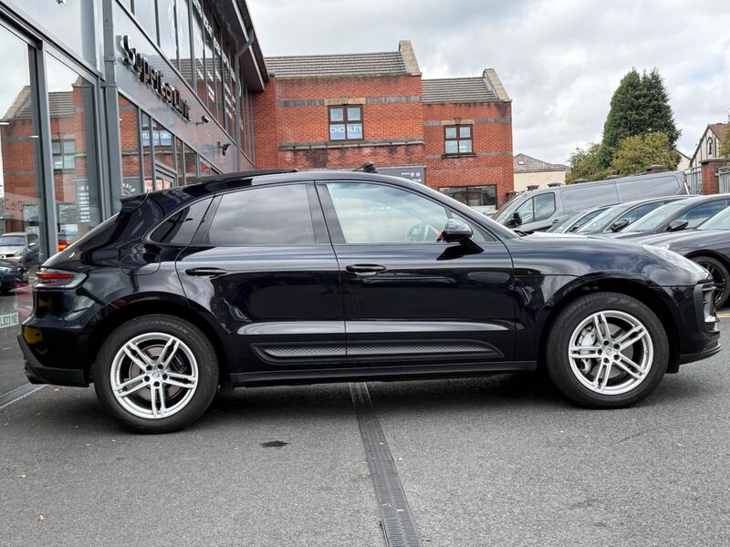 Porsche Macan view 4