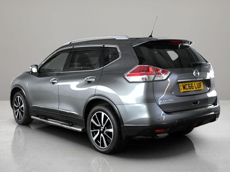 Nissan X-Trail view 2