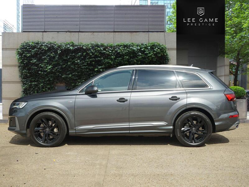 Audi Q7 view 5