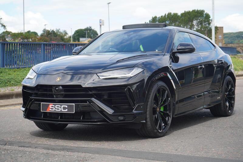 Lamborghini Urus view 6