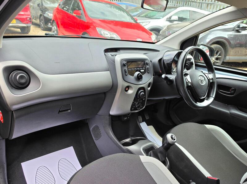 Toyota AYGO 1.0 VVT-i x-play Euro 5 5dr Euro 5 thumbnail 29