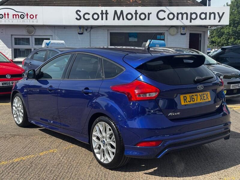 Ford Focus view 2
