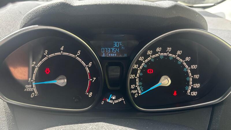 2013 Ford Fiesta — photo 11