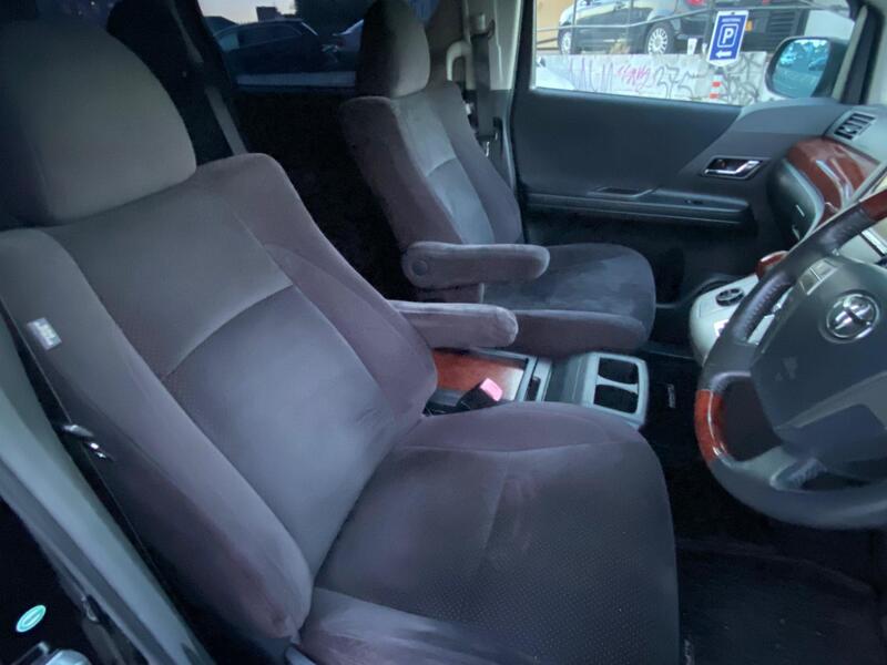Toyota Alphard view 20