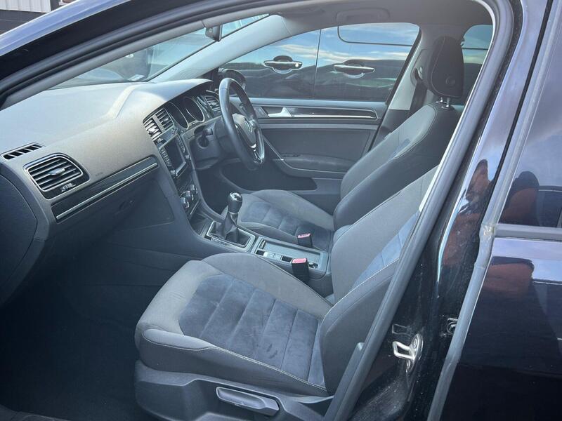 Volkswagen Golf view 3