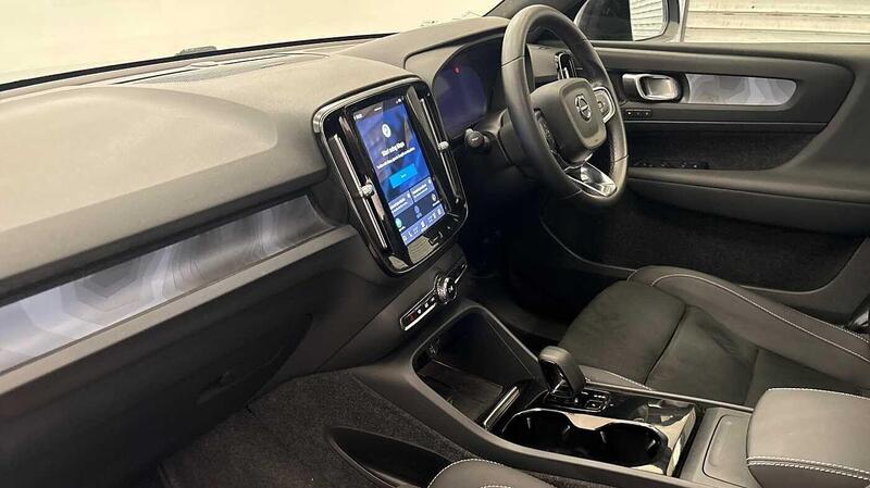 Volvo XC40 view 6
