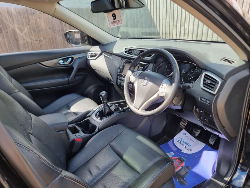 Nissan X-Trail view 2