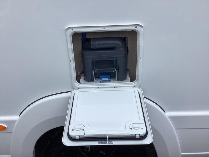 Auto-Trail Expedition C71 — image 15