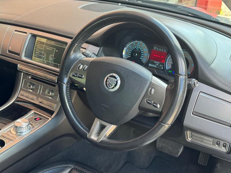 Jaguar XF view 10