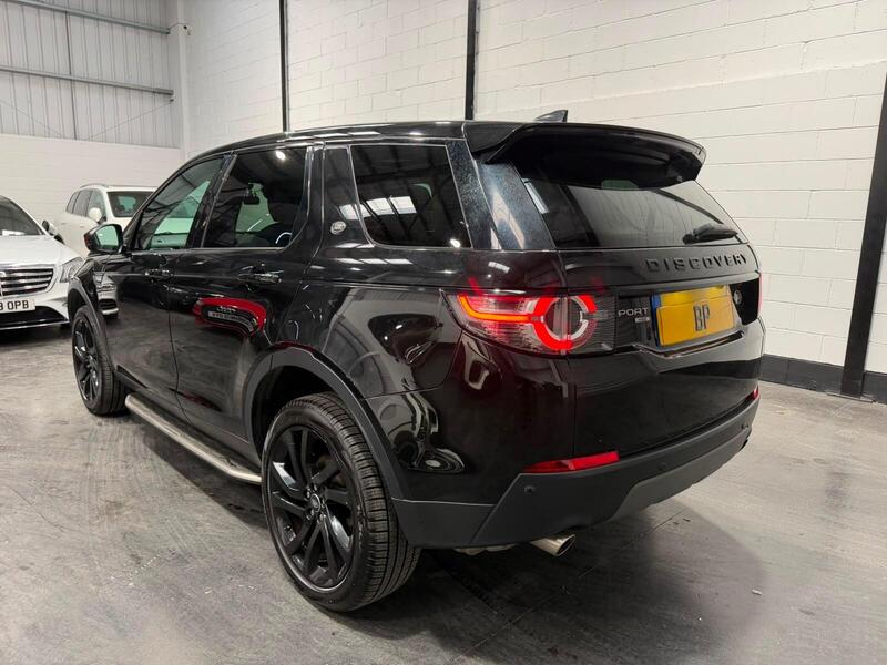 Land Rover Discovery Sport view 4