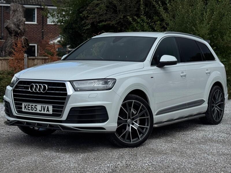 Audi Audi Q7 view 2