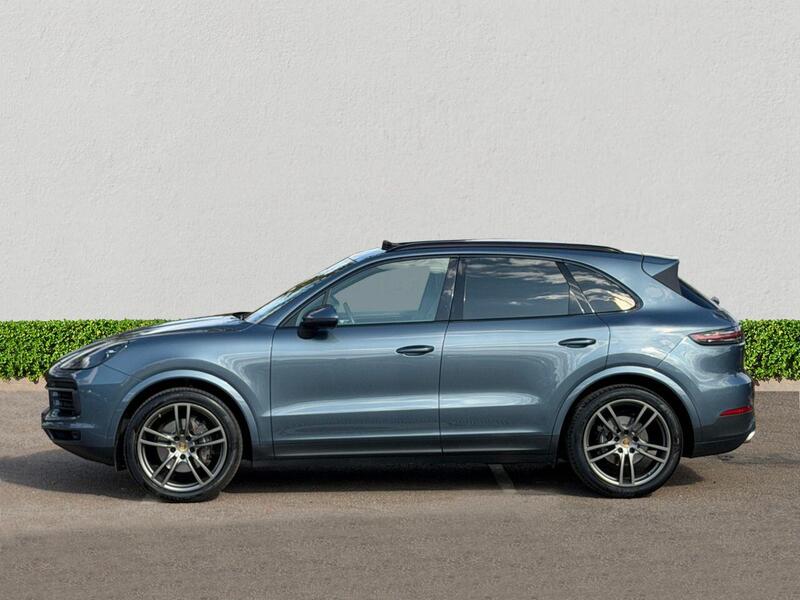 Porsche Cayenne view 4