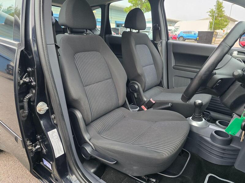 Mitsubishi Colt view 3