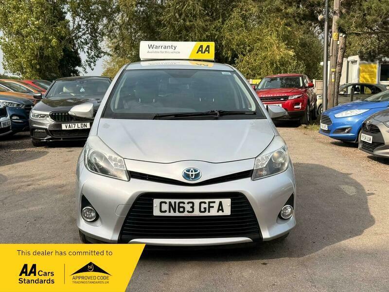 2013 Toyota Yaris 1.5 VVT-h T4 CVT Euro 5 5dr photo 3