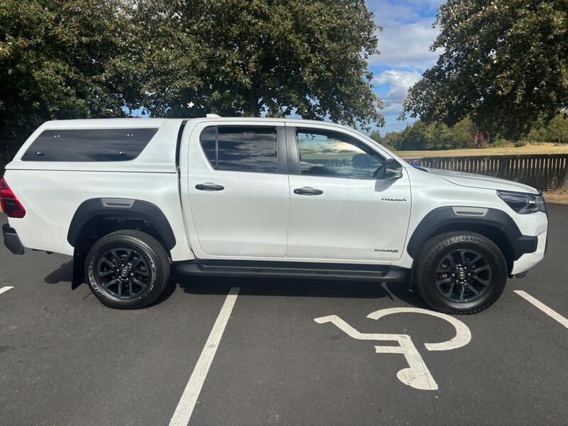 Toyota Hilux view 4