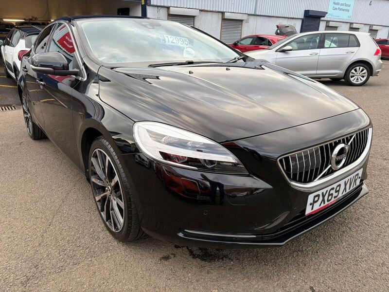 Volvo V40 view 2