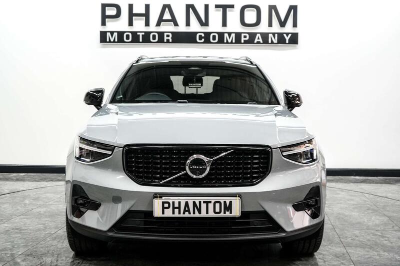 Volvo XC40 view 2