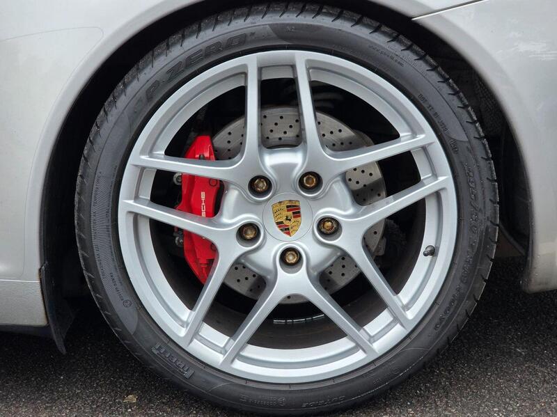 Porsche 911 view 4