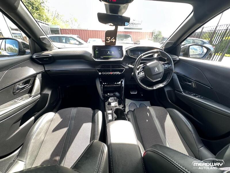 Peugeot 208 view 4