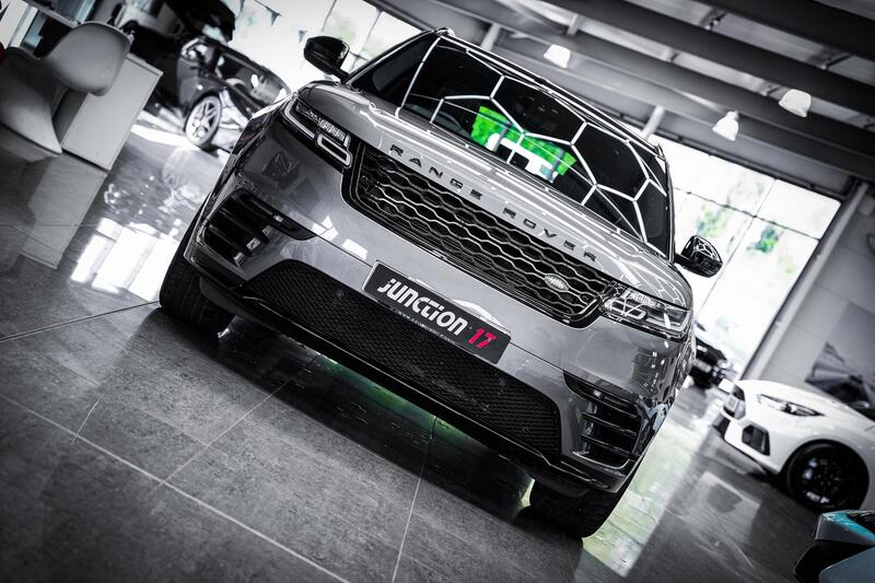 Land Rover Range Rover Velar view 4