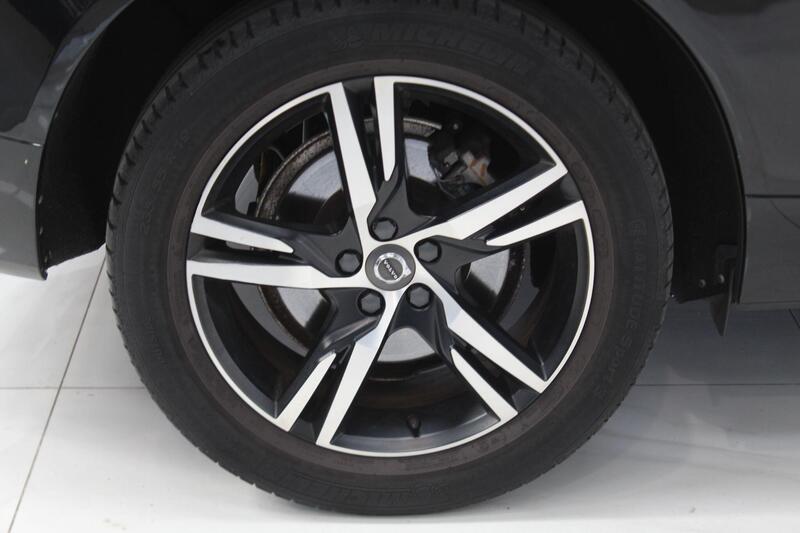 2018 Volvo XC60 in Black — image 28 of 74