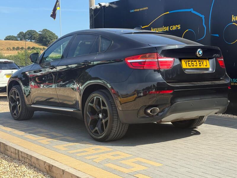 BMW X6 view 3