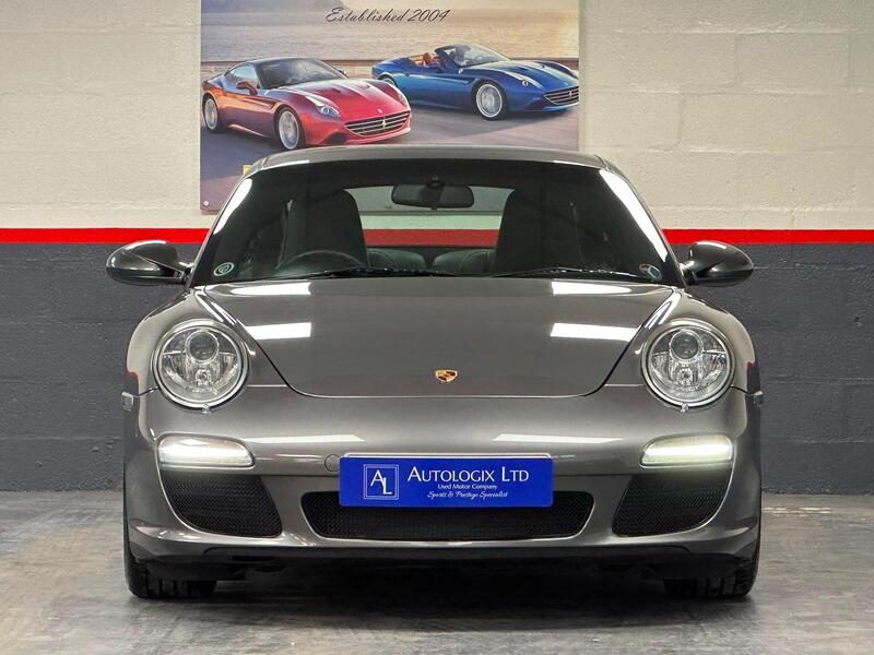 Porsche 911 view 4