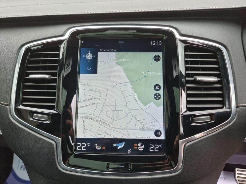 Volvo XC90 view 3