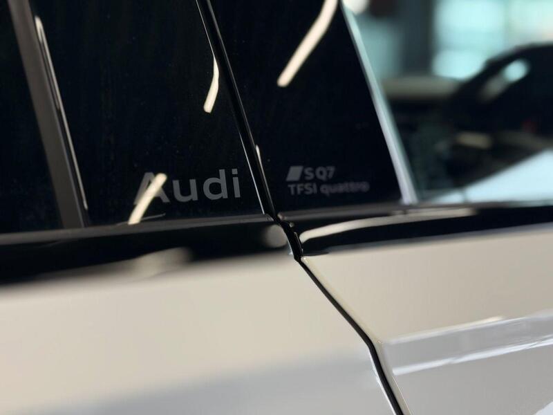 Audi SQ7 view 25