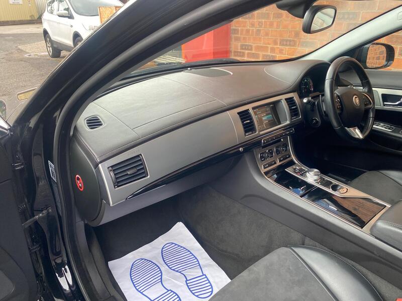 Jaguar XF view 23