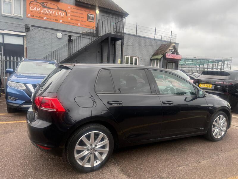 Volkswagen Golf view 4