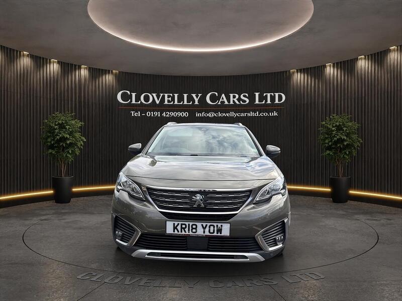 Peugeot 5008 view 2