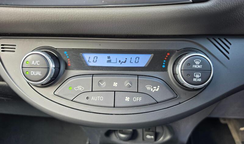 Toyota Yaris 1.5 VVT-h Icon Tech E-CVT Euro 6 (s/s) 5dr thumbnail 35