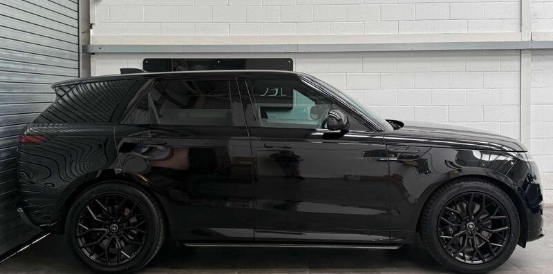 Land Rover Range Rover Sport view 4