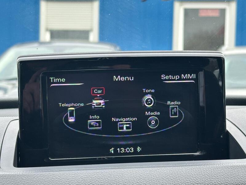 Audi Q3 view 10