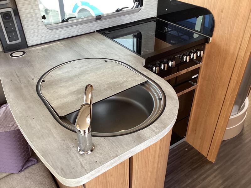 Auto-Trail Tracker RB — image 17