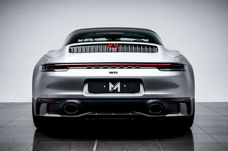 Porsche 911 view 4