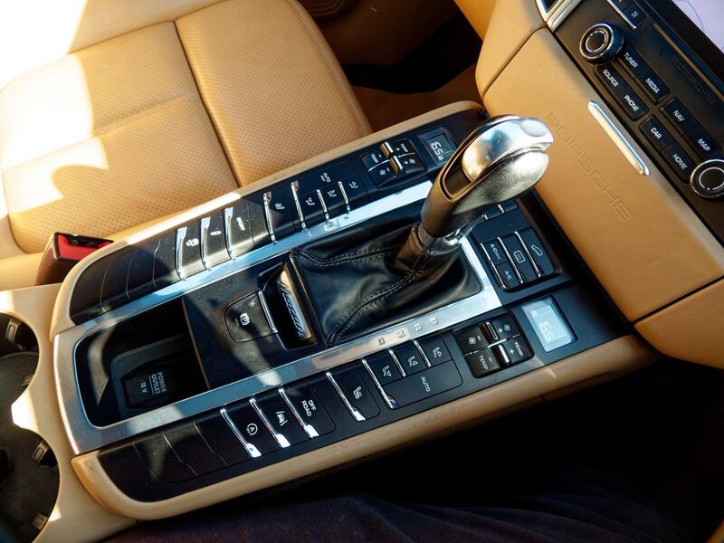 Porsche Macan view 43