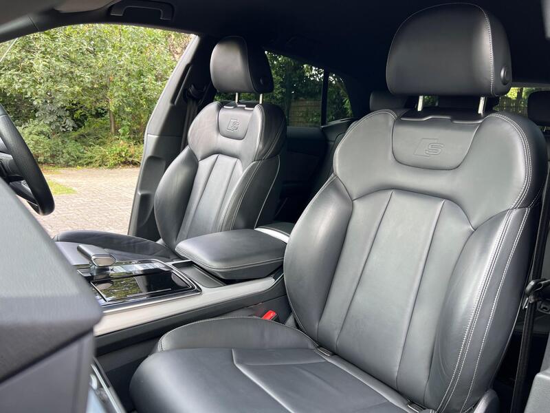 Audi Q8 view 19