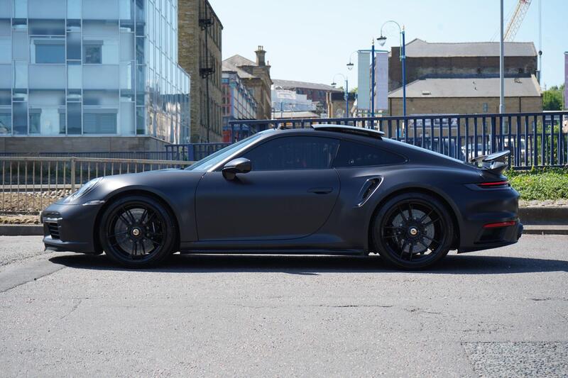 Porsche 911 view 7