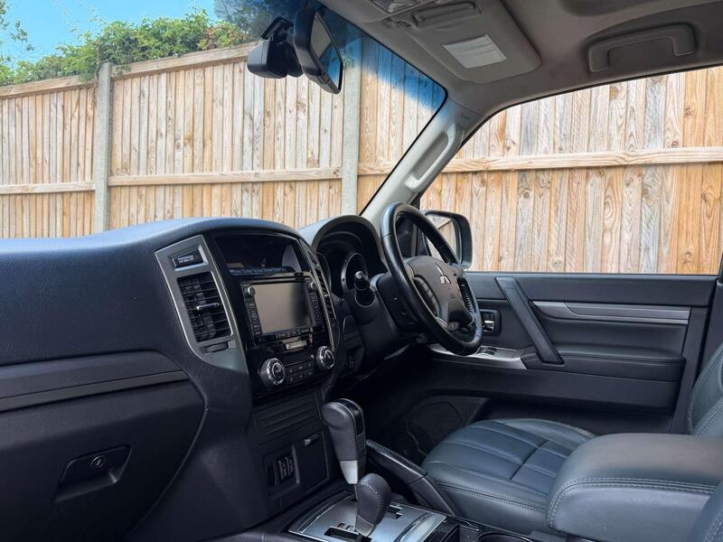 Mitsubishi Shogun view 3