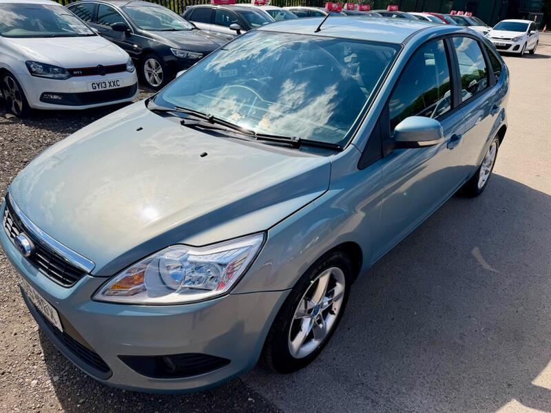 Ford Focus view 3