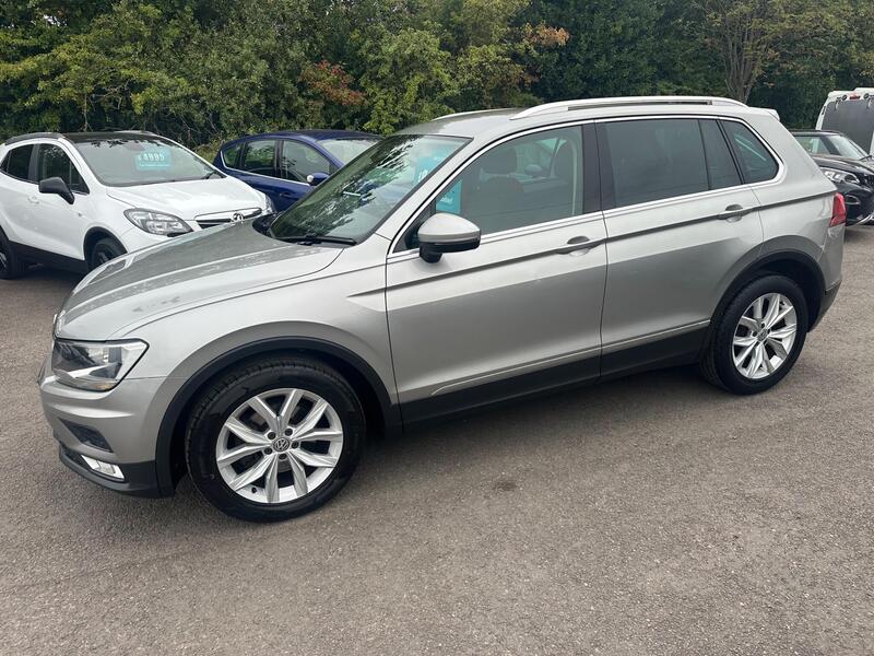 Volkswagen Tiguan view 2