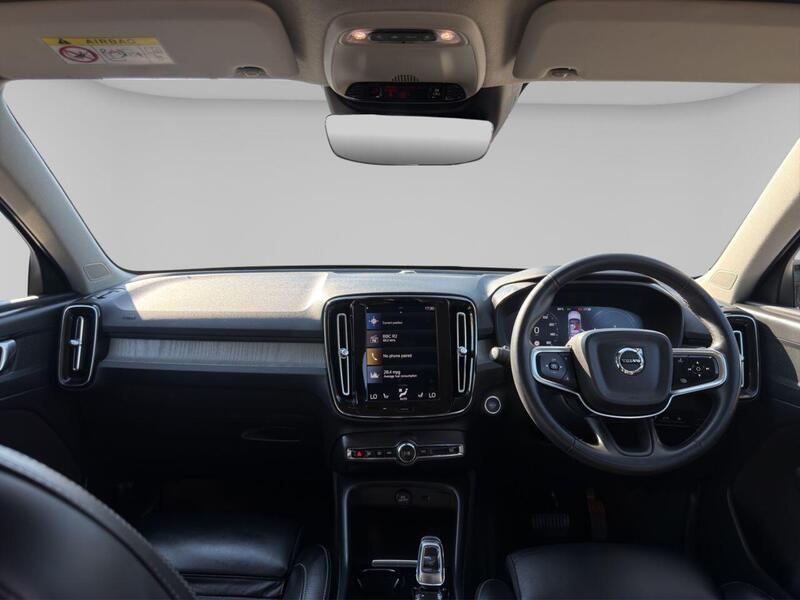 Volvo XC40 view 2
