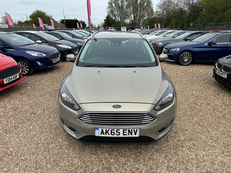 Ford Focus view 2