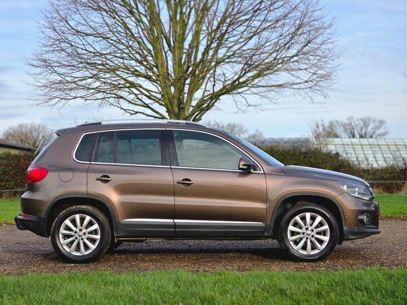 Volkswagen Tiguan view 3